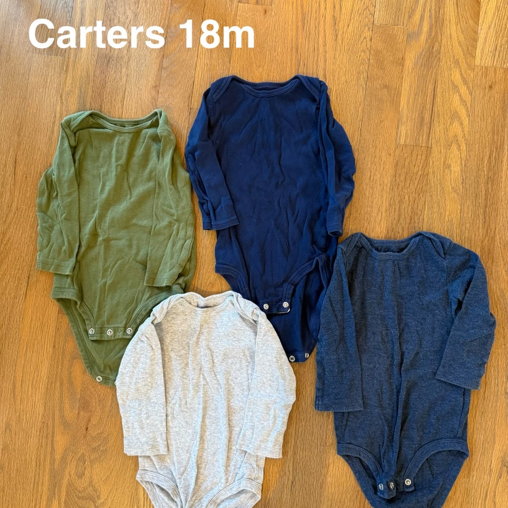 Carter's lot of 4 18m bodysuits